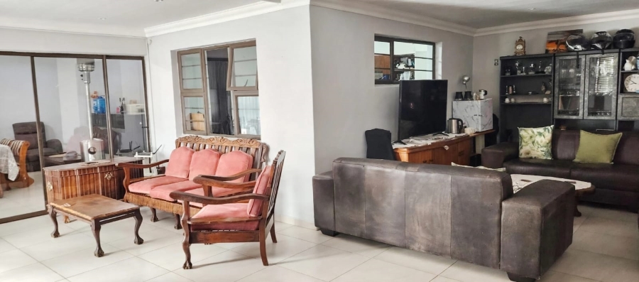 5 Bedroom Property for Sale in Pellissier Free State